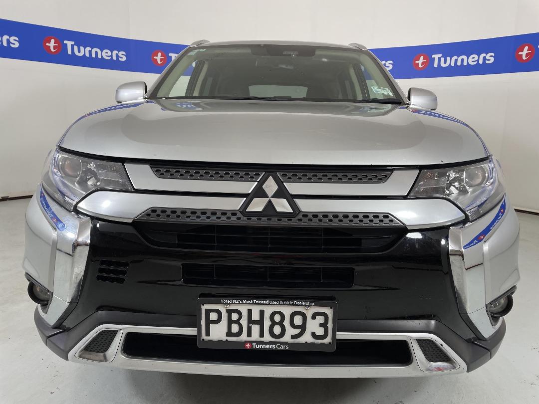 Photo '2' of Mitsubishi Outlander