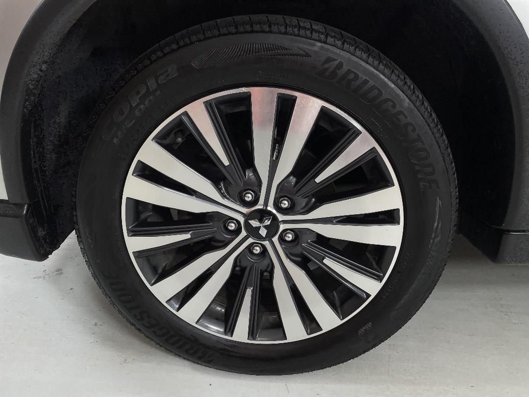 Photo '10' of Mitsubishi Outlander