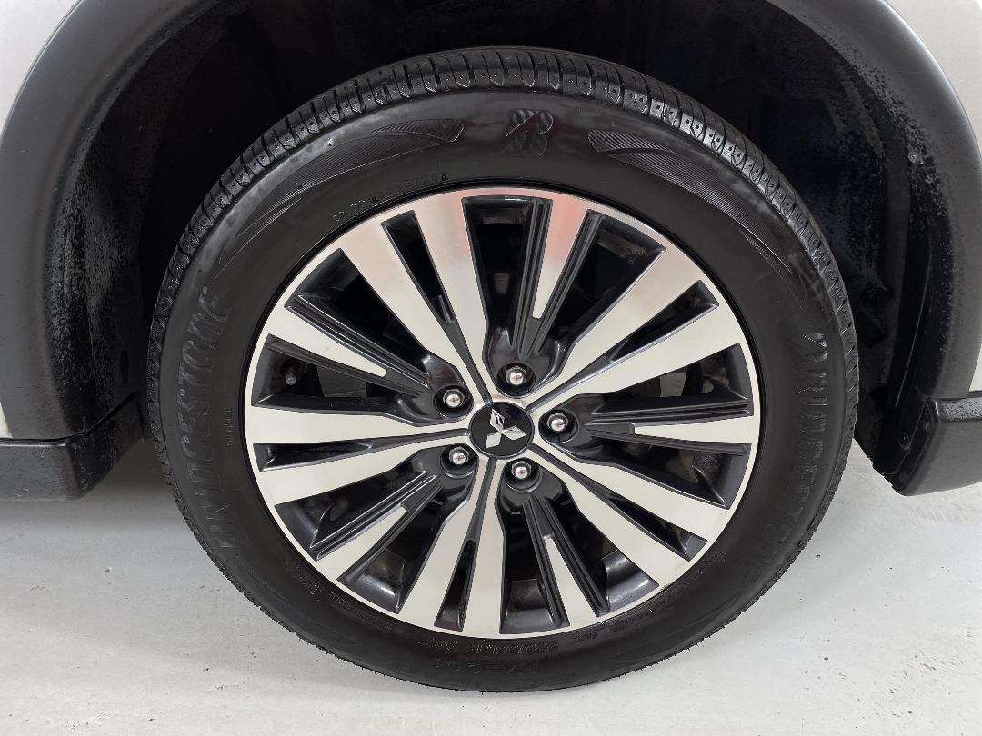 Photo '9' of Mitsubishi Outlander