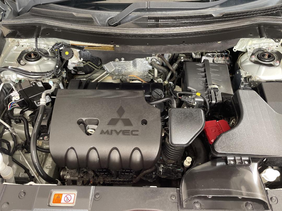 Photo '13' of Mitsubishi Outlander