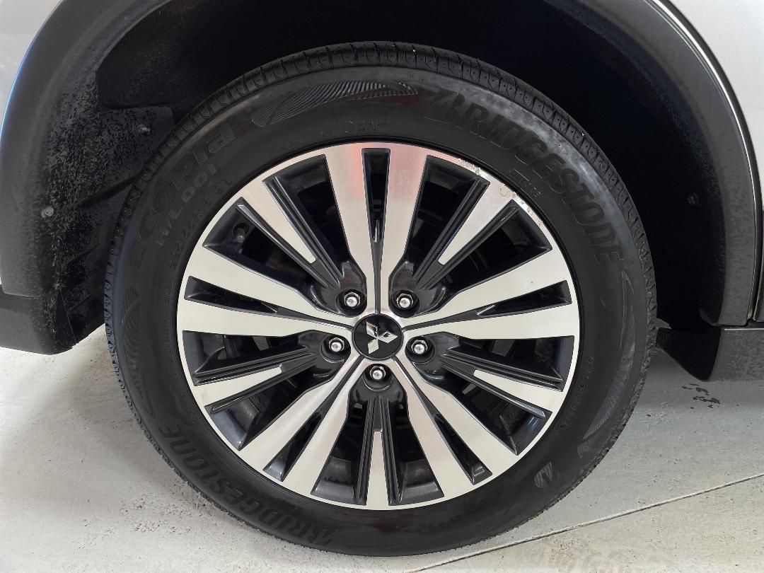 Photo '12' of Mitsubishi Outlander