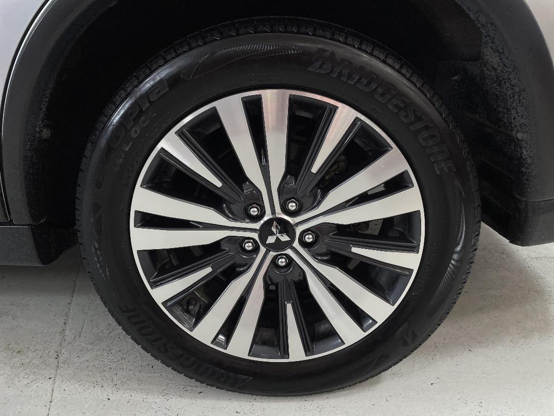 Photo '11' of Mitsubishi Outlander