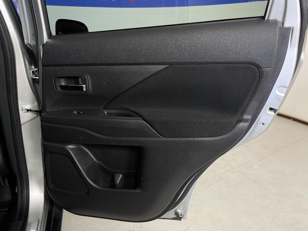 Photo '19' of Mitsubishi Outlander