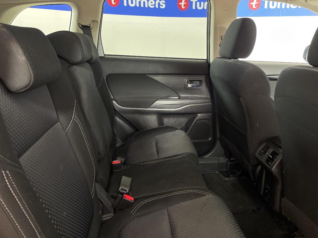 Photo '20' of Mitsubishi Outlander