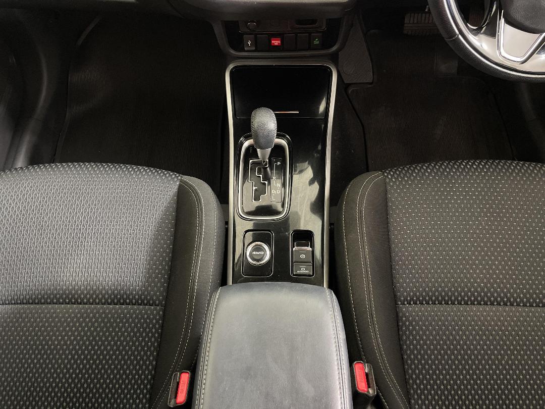 Photo '18' of Mitsubishi Outlander