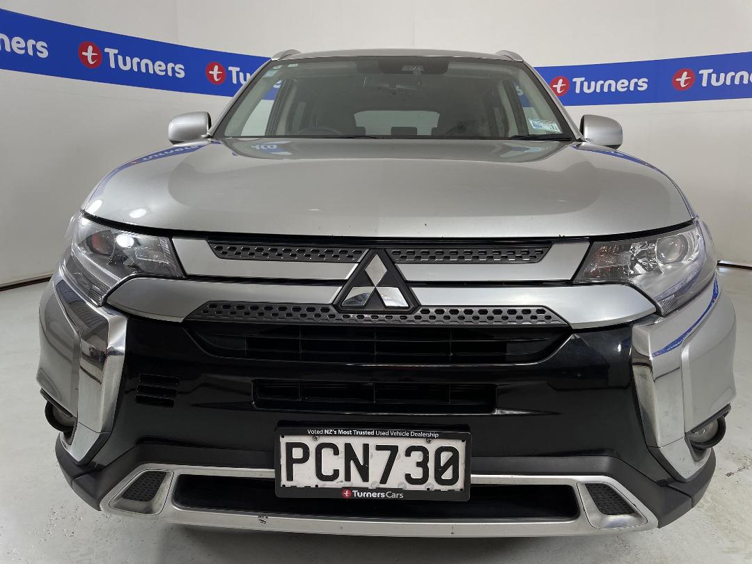 Photo '2' of Mitsubishi Outlander