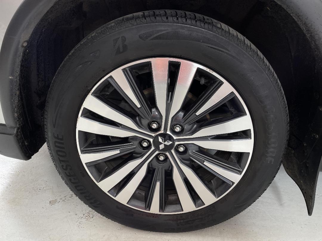 Photo '10' of Mitsubishi Outlander