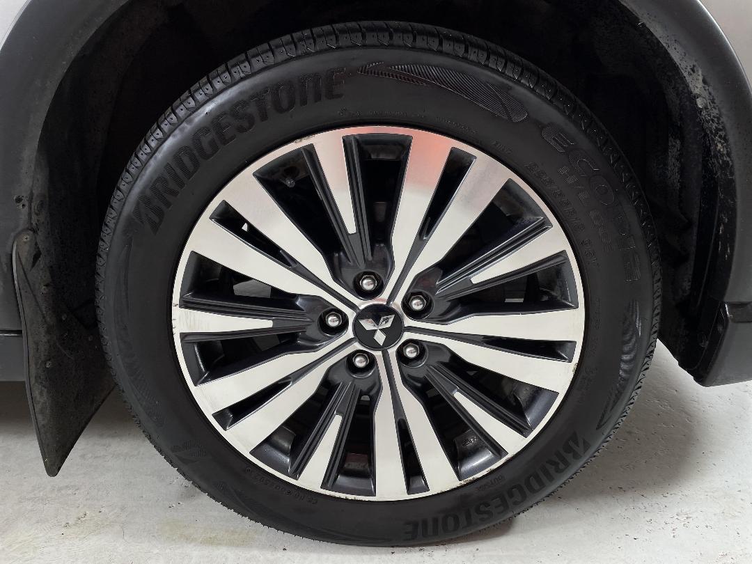 Photo '9' of Mitsubishi Outlander