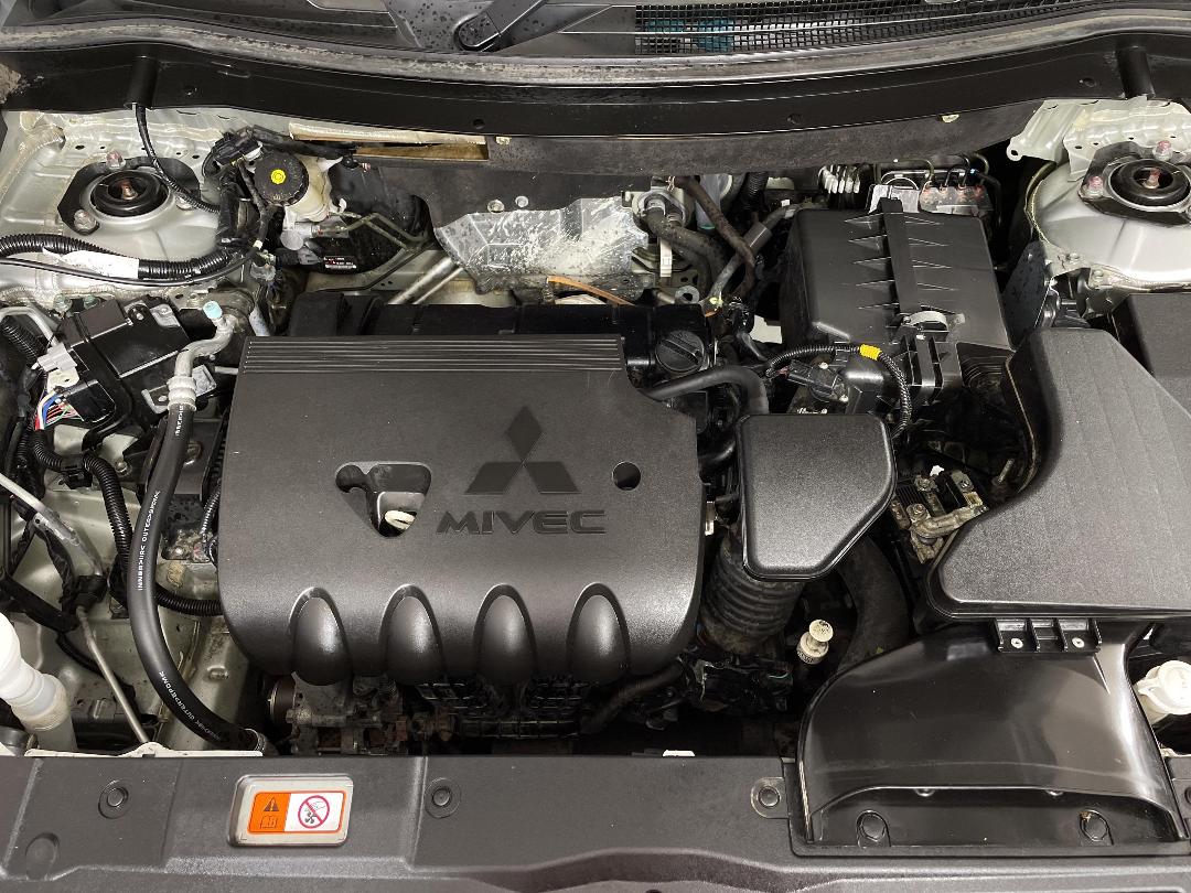 Photo '13' of Mitsubishi Outlander