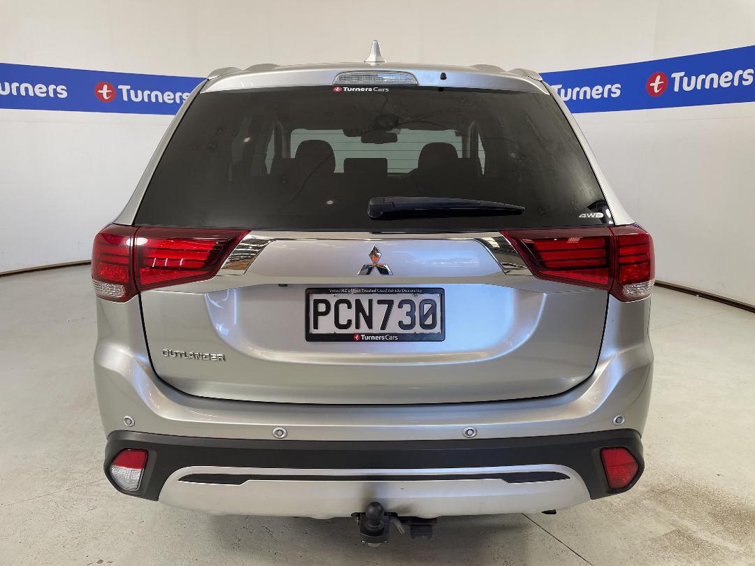 Photo '6' of Mitsubishi Outlander