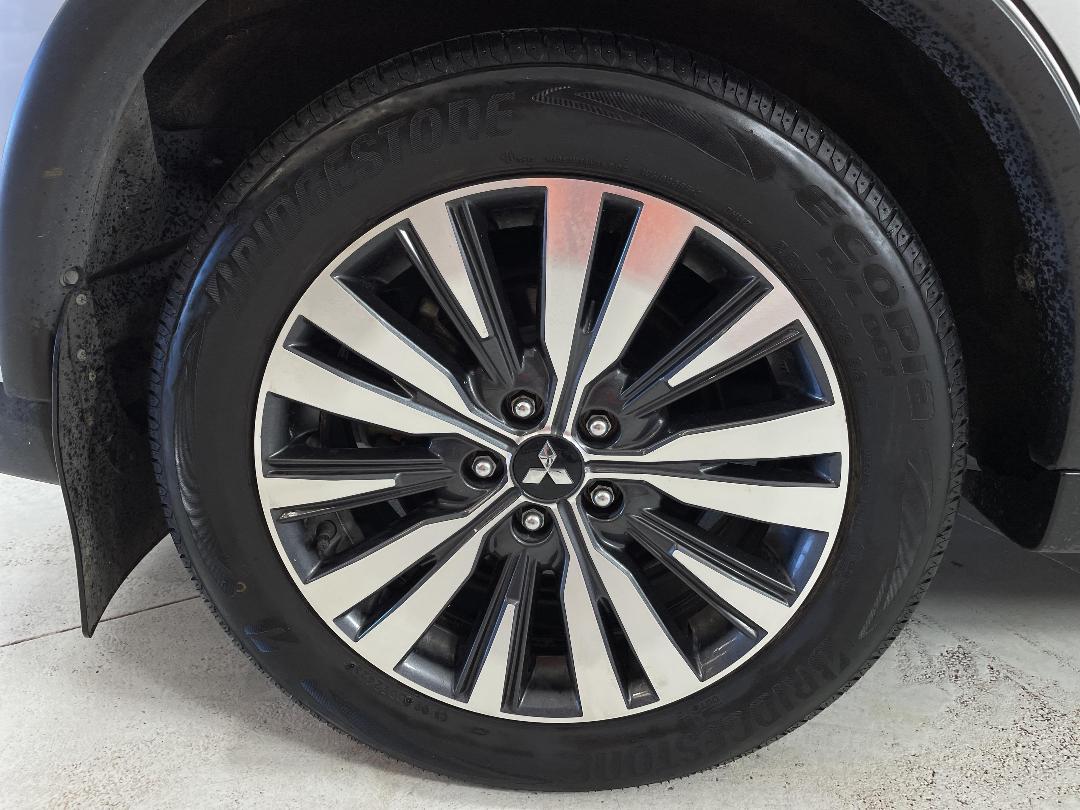 Photo '12' of Mitsubishi Outlander