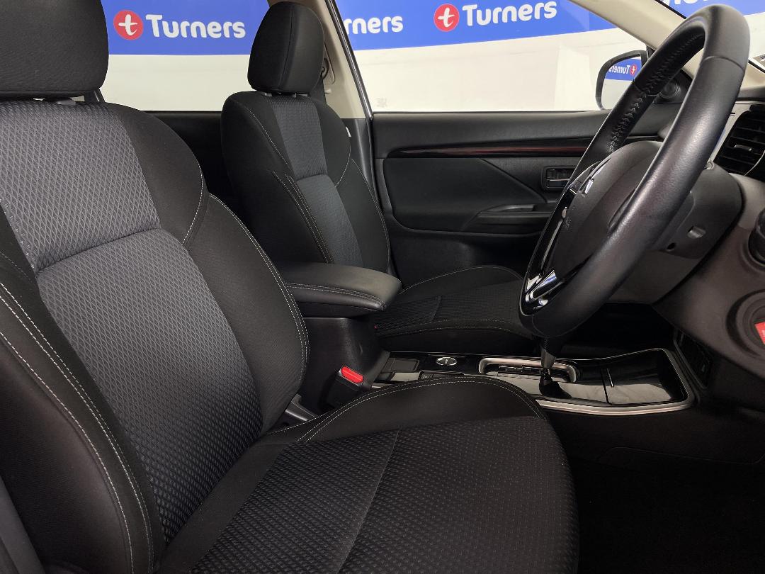 Photo '16' of Mitsubishi Outlander