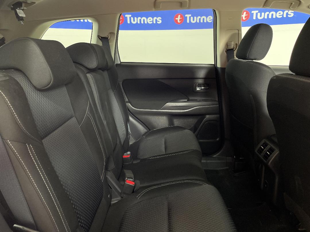 Photo '20' of Mitsubishi Outlander