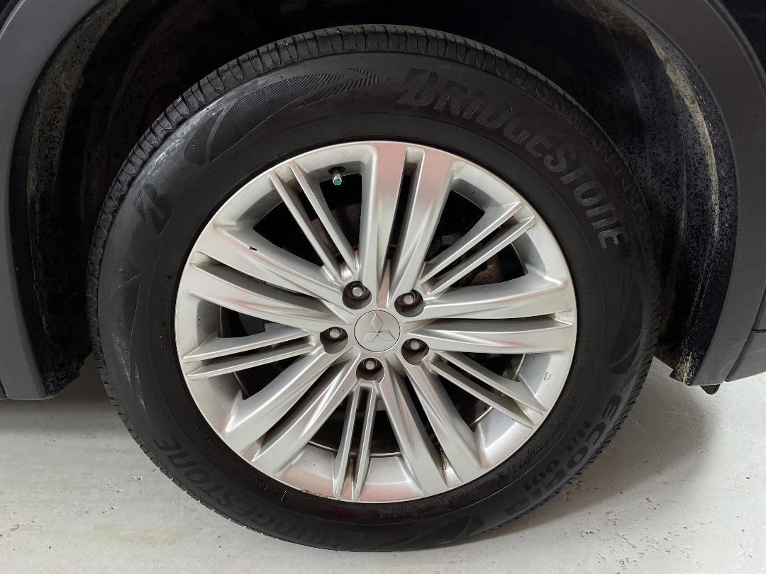 Photo '9' of Mitsubishi Outlander