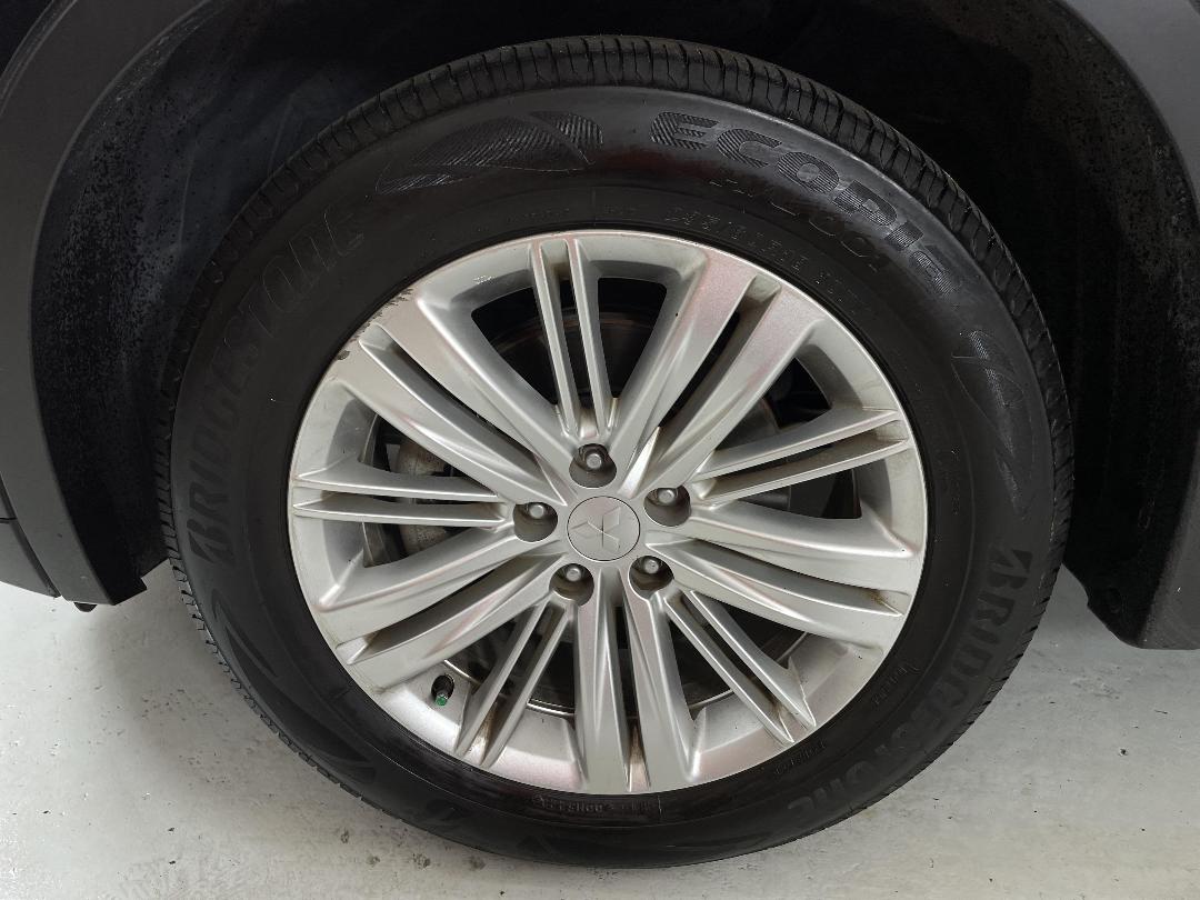 Photo '10' of Mitsubishi Outlander