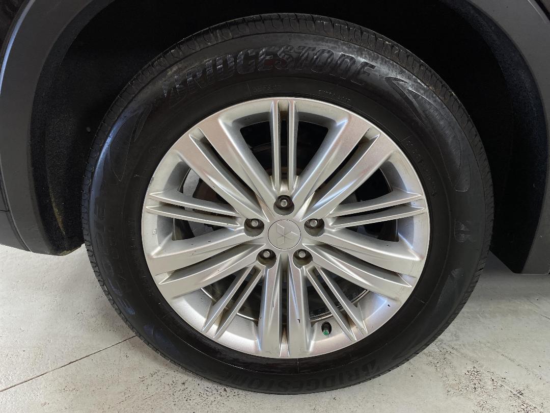 Photo '12' of Mitsubishi Outlander