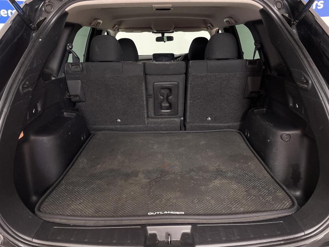 Photo '14' of Mitsubishi Outlander