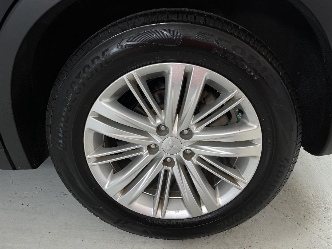 Photo '11' of Mitsubishi Outlander