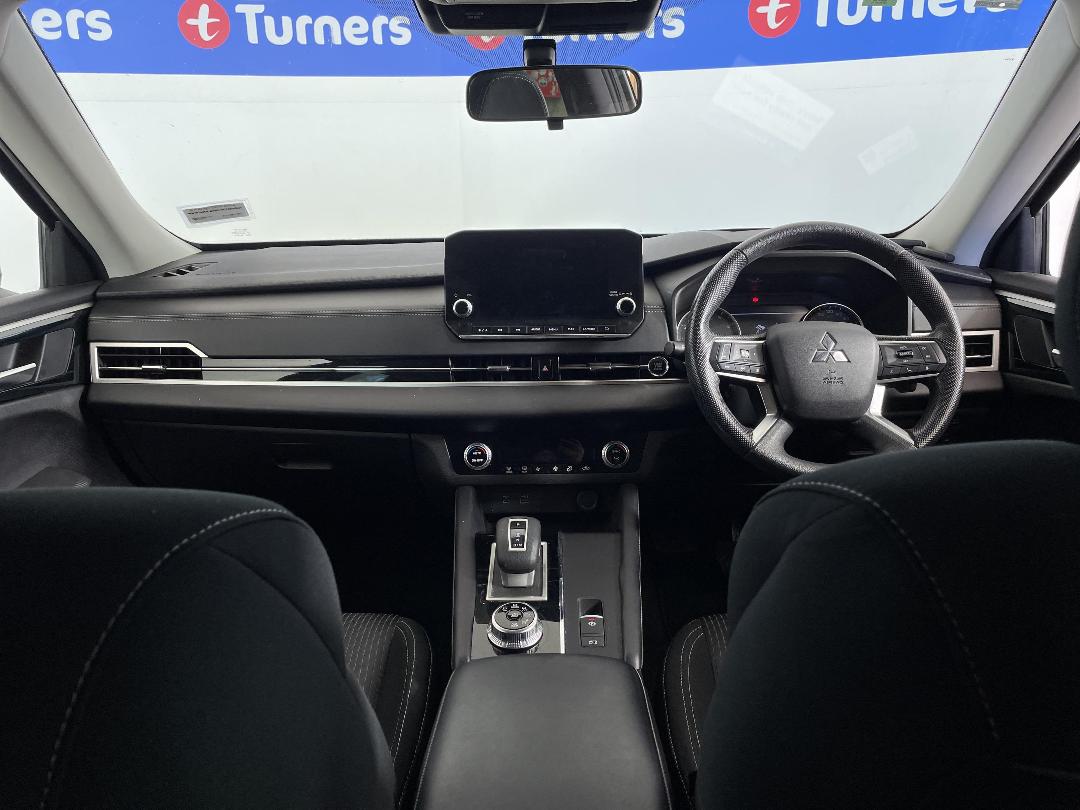 Photo '17' of Mitsubishi Outlander