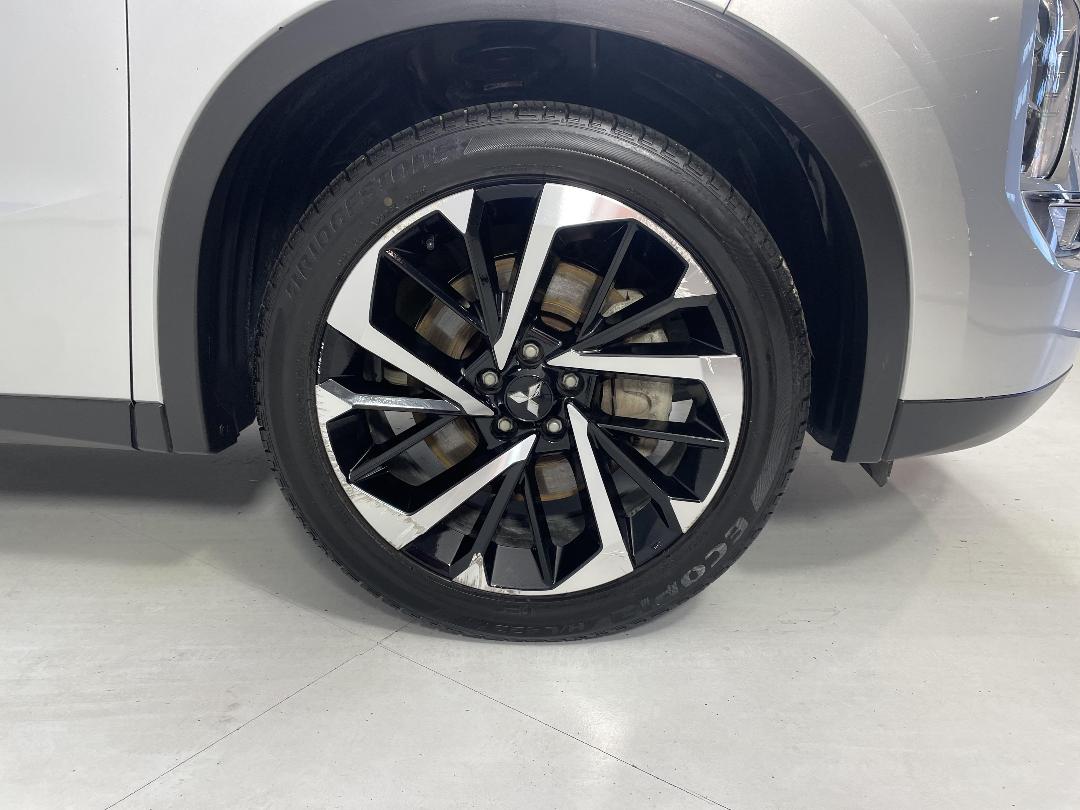 Photo '9' of Mitsubishi Outlander