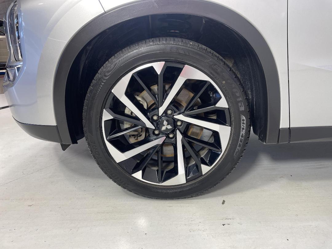 Photo '10' of Mitsubishi Outlander