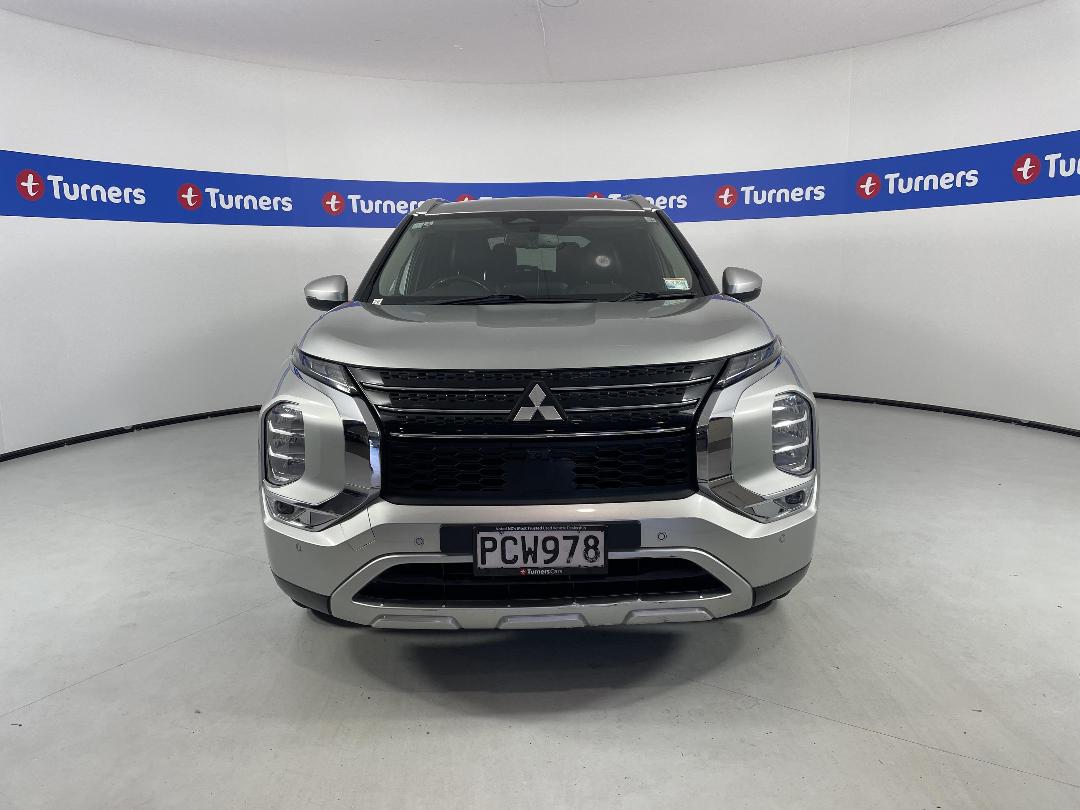 Photo '2' of Mitsubishi Outlander