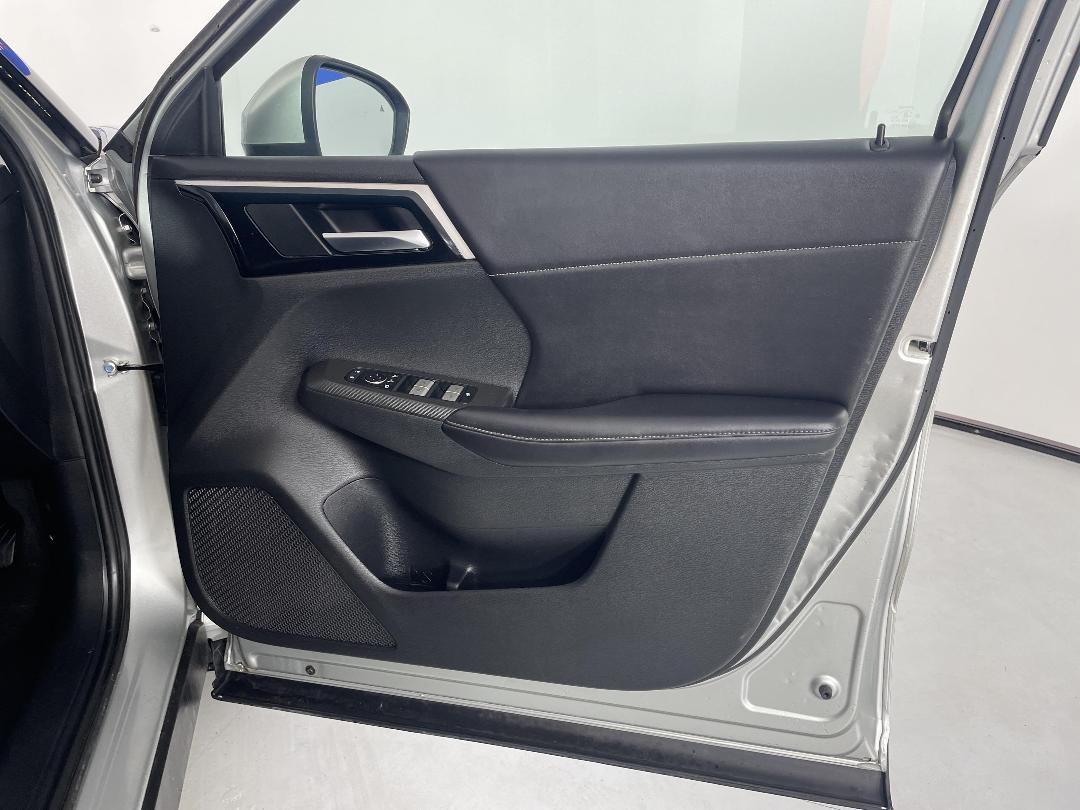 Photo '15' of Mitsubishi Outlander