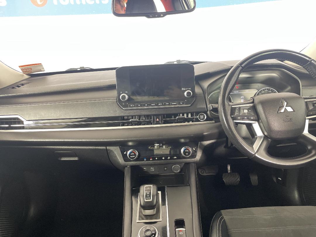 Photo '17' of Mitsubishi Outlander