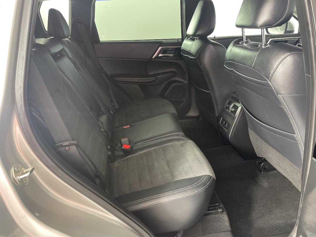 Photo '20' of Mitsubishi Outlander