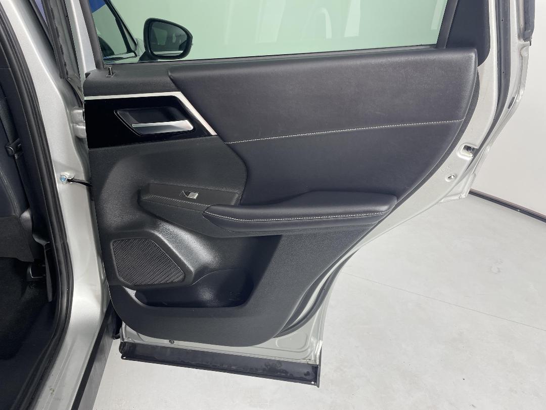 Photo '19' of Mitsubishi Outlander