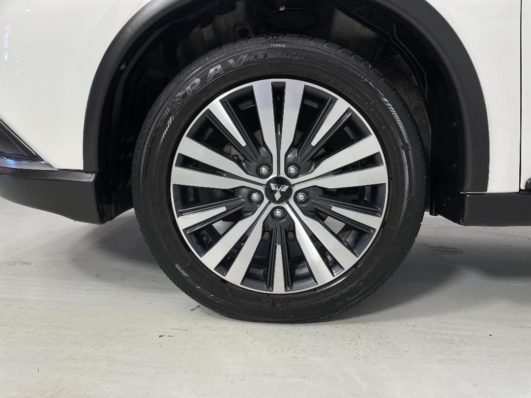 Photo '10' of Mitsubishi Outlander