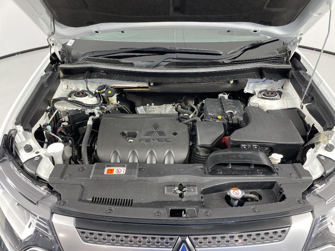 Photo '13' of Mitsubishi Outlander