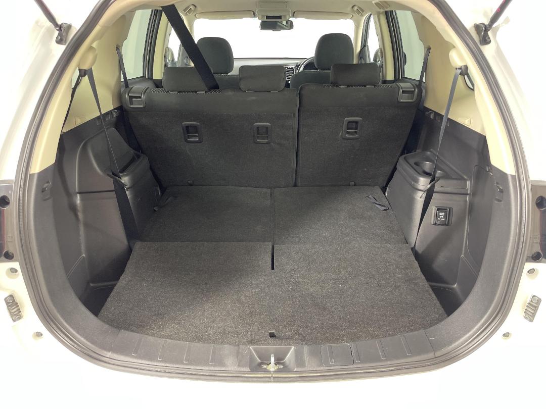 Photo '14' of Mitsubishi Outlander