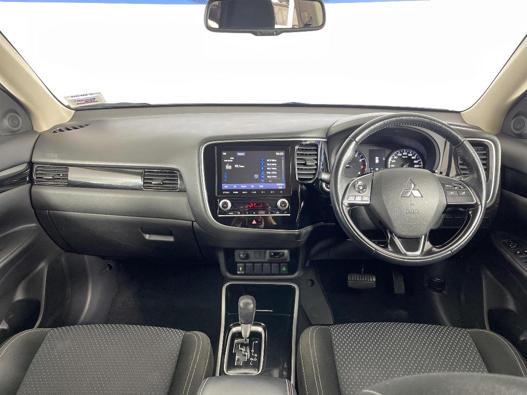 Photo '17' of Mitsubishi Outlander