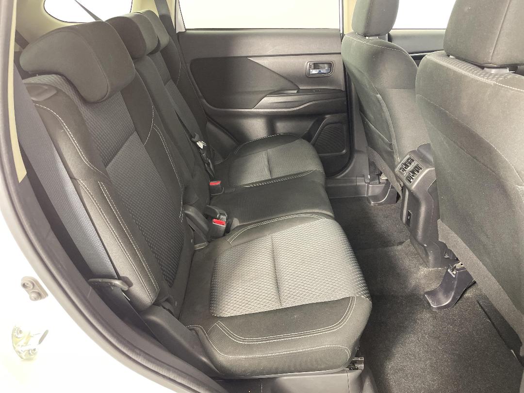 Photo '20' of Mitsubishi Outlander