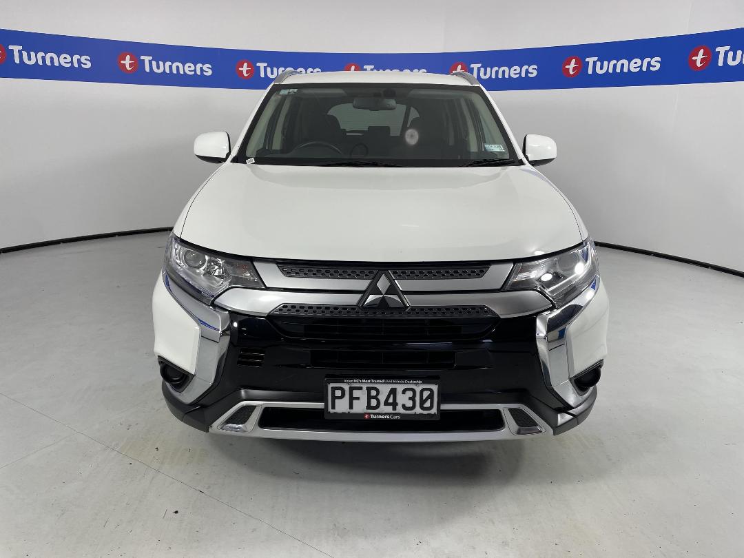 Photo '2' of Mitsubishi Outlander