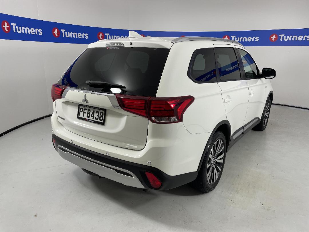 Photo '7' of Mitsubishi Outlander