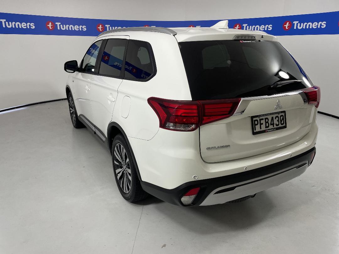 Photo '5' of Mitsubishi Outlander