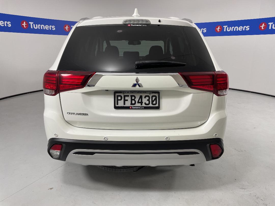 Photo '6' of Mitsubishi Outlander