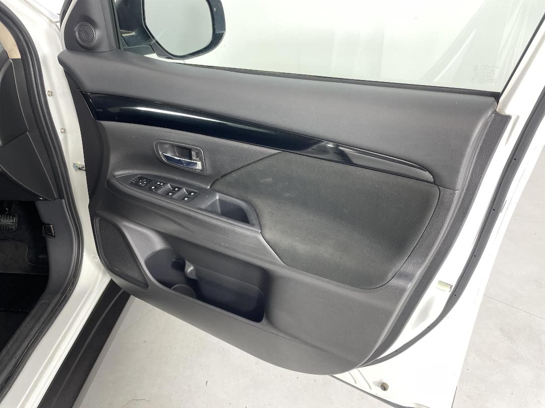 Photo '15' of Mitsubishi Outlander