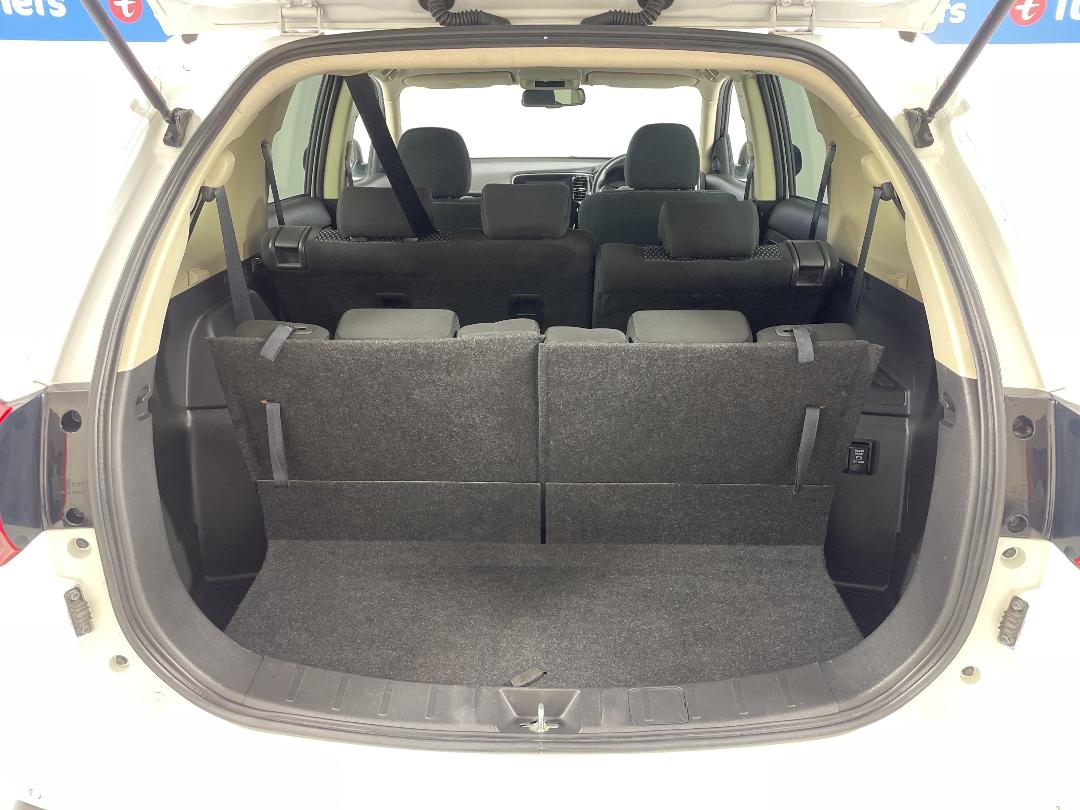 Photo '14' of Mitsubishi Outlander