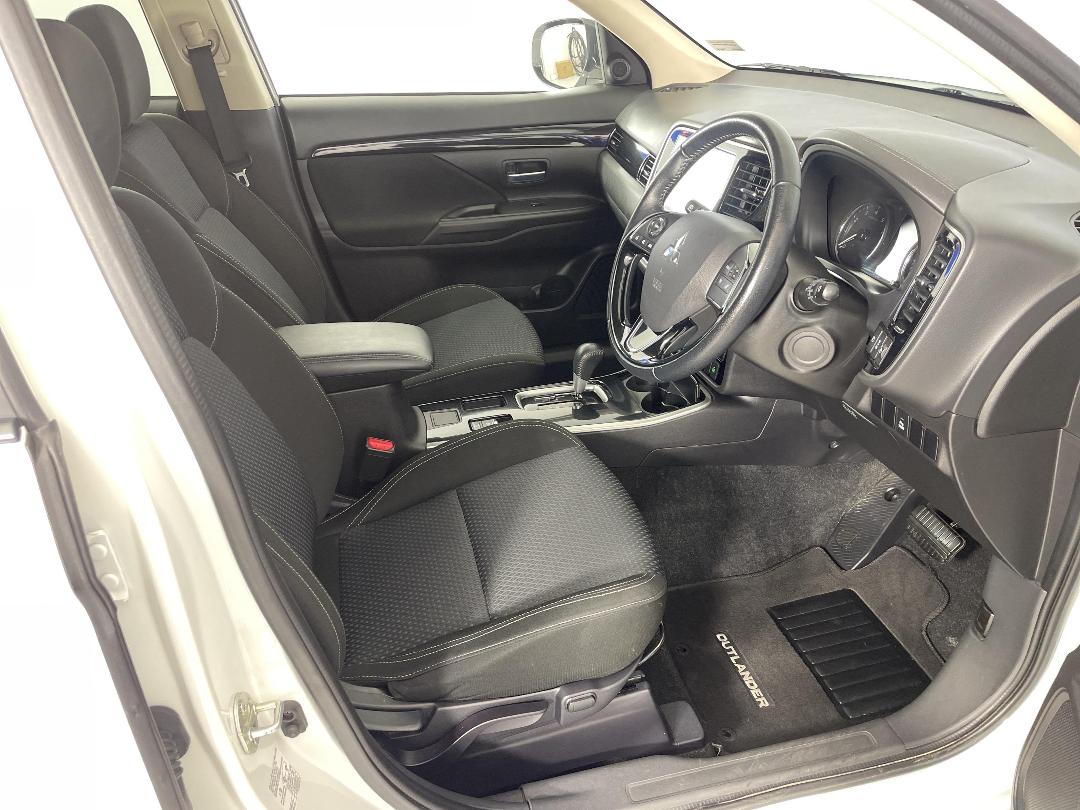 Photo '16' of Mitsubishi Outlander