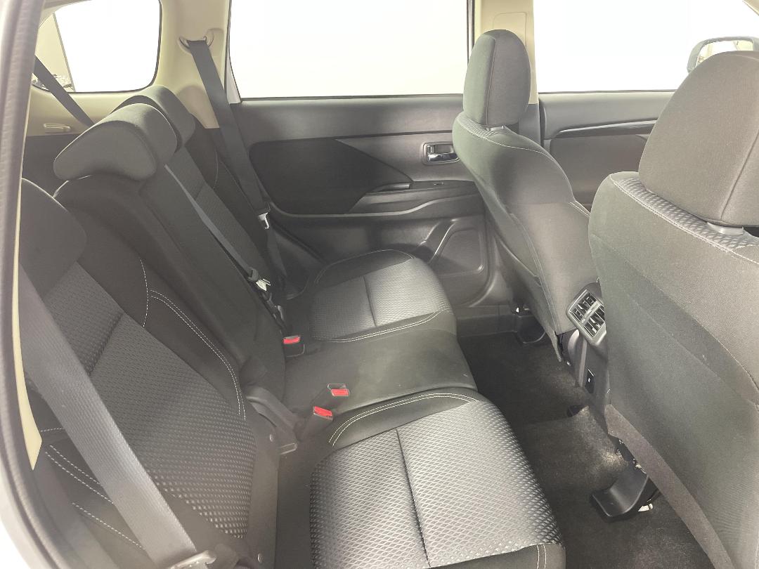 Photo '20' of Mitsubishi Outlander