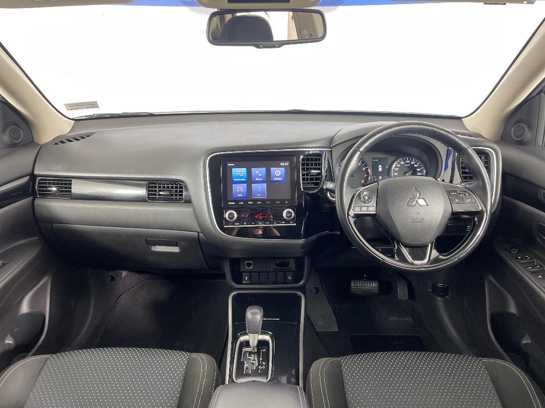 Photo '17' of Mitsubishi Outlander