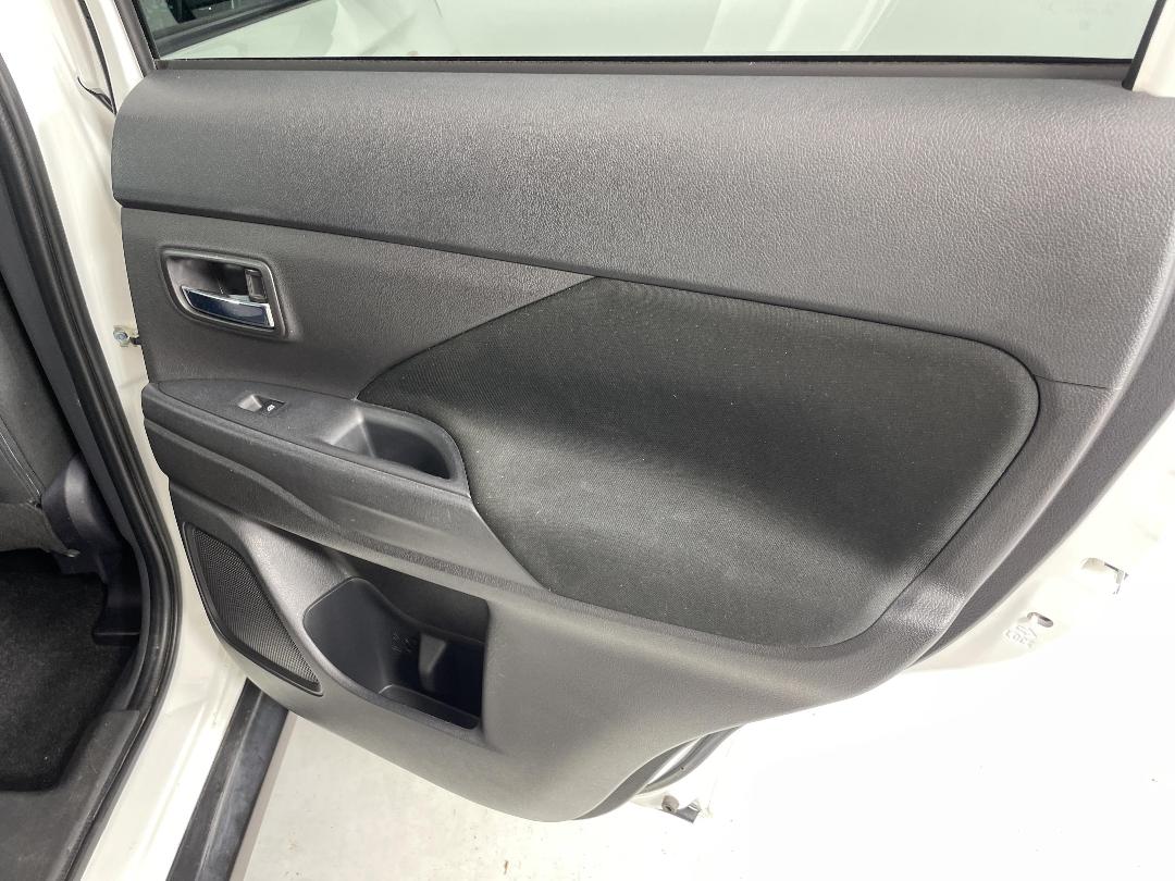 Photo '19' of Mitsubishi Outlander