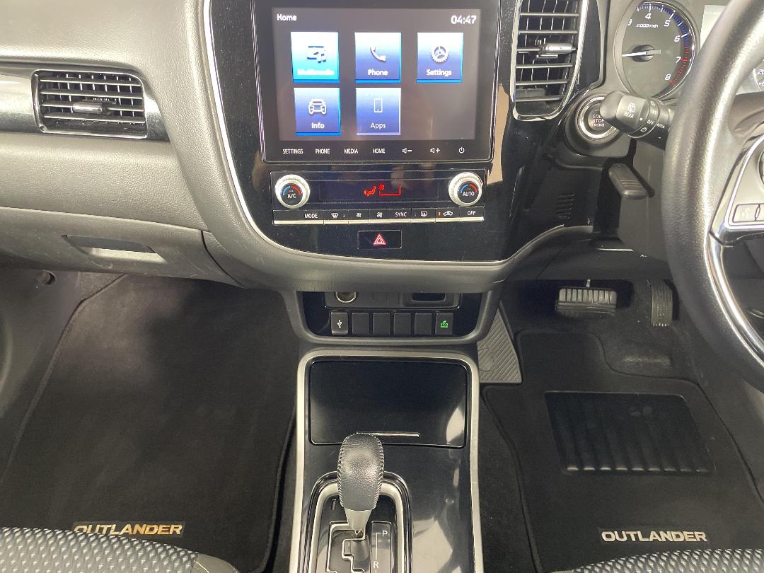 Photo '18' of Mitsubishi Outlander