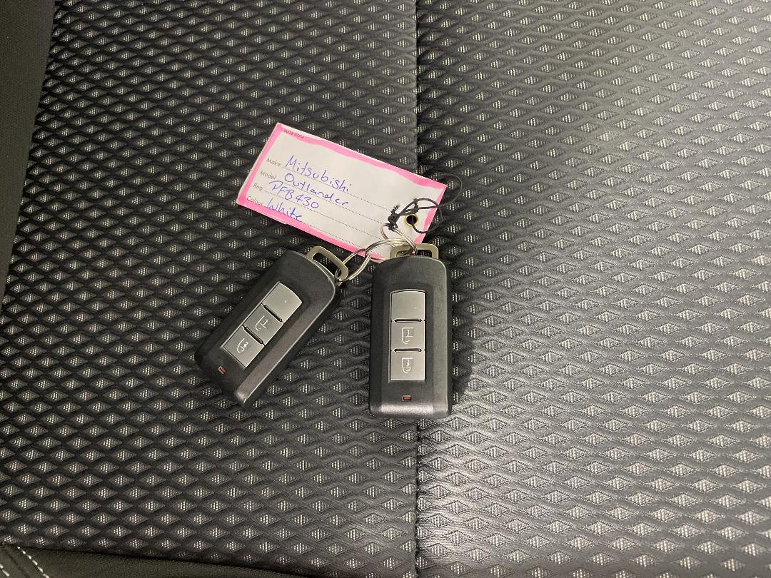 Photo '22' of Mitsubishi Outlander