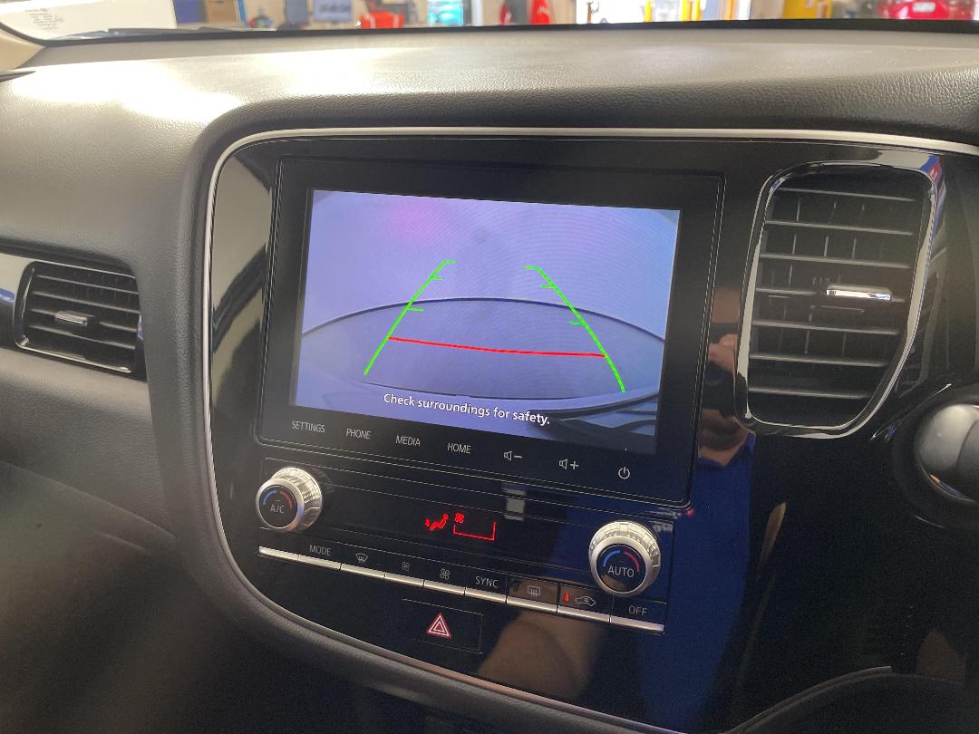 Photo '24' of Mitsubishi Outlander