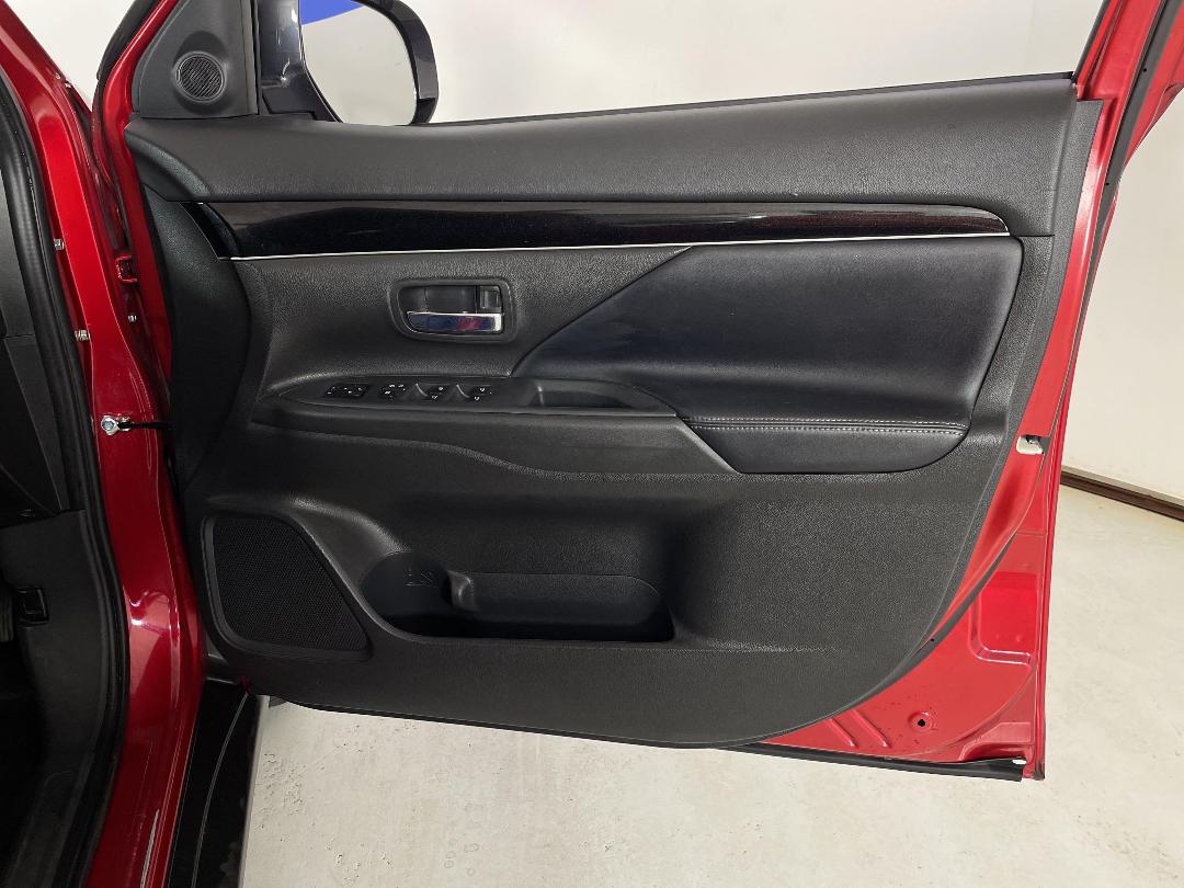 Photo '15' of Mitsubishi Outlander Photo '15' of Mitsubishi Outlander