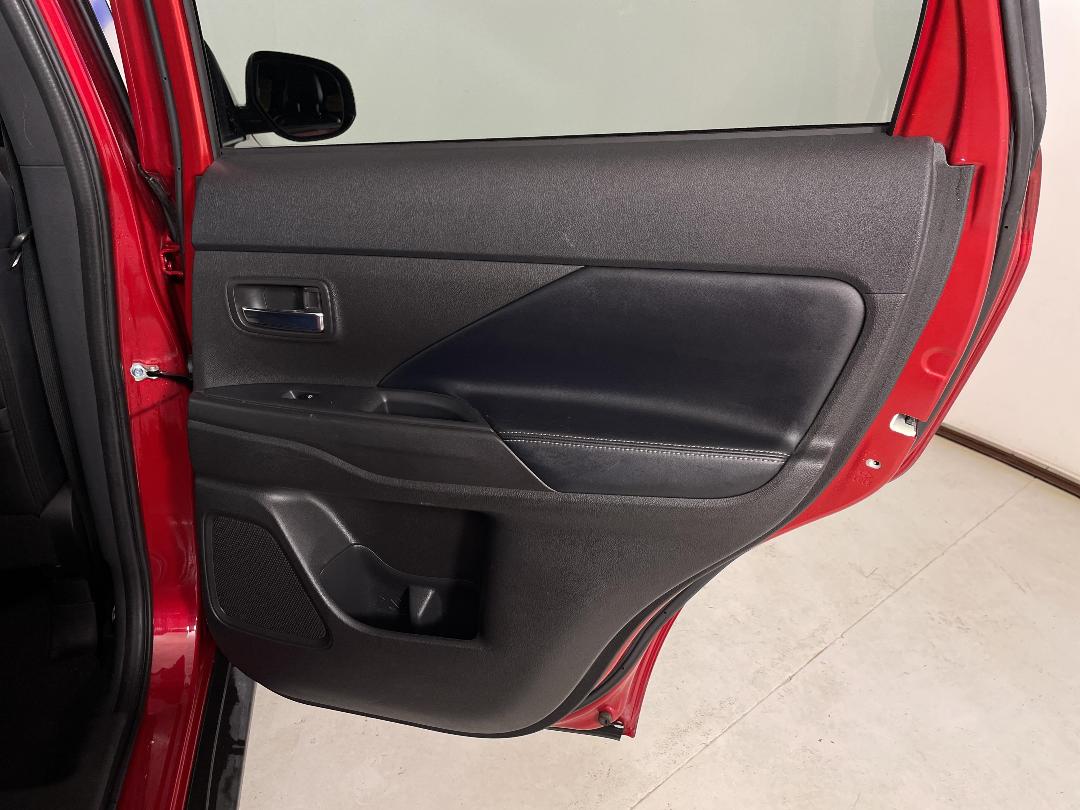 Photo '19' of Mitsubishi Outlander Photo '19' of Mitsubishi Outlander